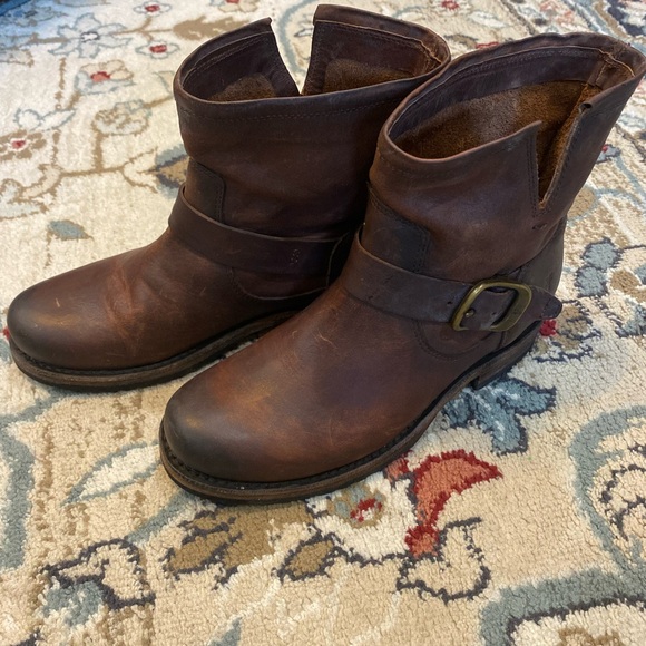 Frye Shoes - FRYE Veronica Bootie Redwood size 6
